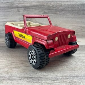 Vintage TONKA Red Jeepster -Tires Pressed Steel Made In USA Toy Truck 1970s
